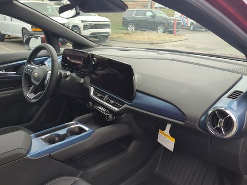 New 2026 Chevrolet Equinox EV LT FWD image 30