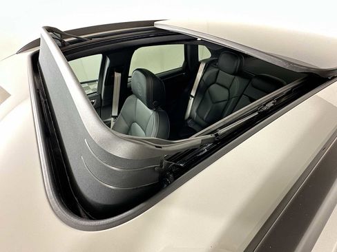 New 2026 Porsche Macan image 23