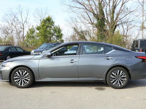 Used 2023 Nissan Altima 2.5 SV image 9