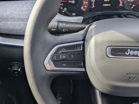 Used 2025 Jeep Compass Latitude w/ Convenience Group image 18