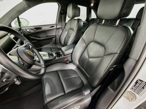 Certified 2023 Porsche Macan Turbo AWD/4WD image 5