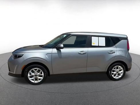 Used 2025 Kia Soul LX w/ LX Technology Package FWD image 9