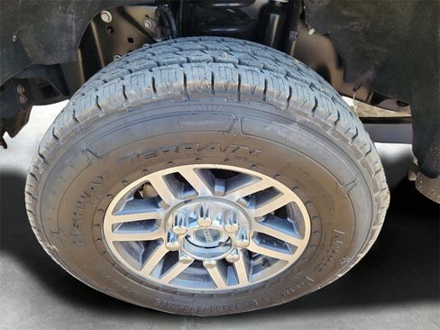 Used 2019 Ford F250 Lariat w/ Lariat Value Package image 17