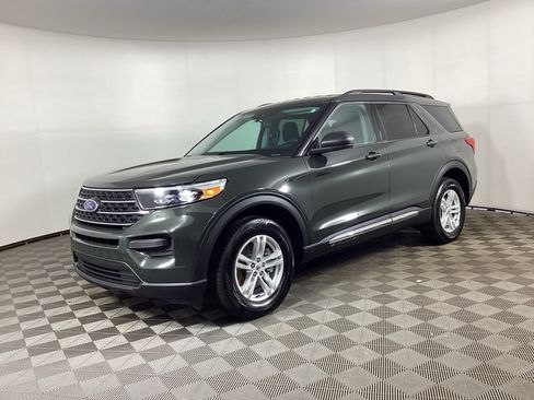 Used 2024 Ford Explorer XLT w/ Class IV Trailer Tow Package AWD/4WD image 5