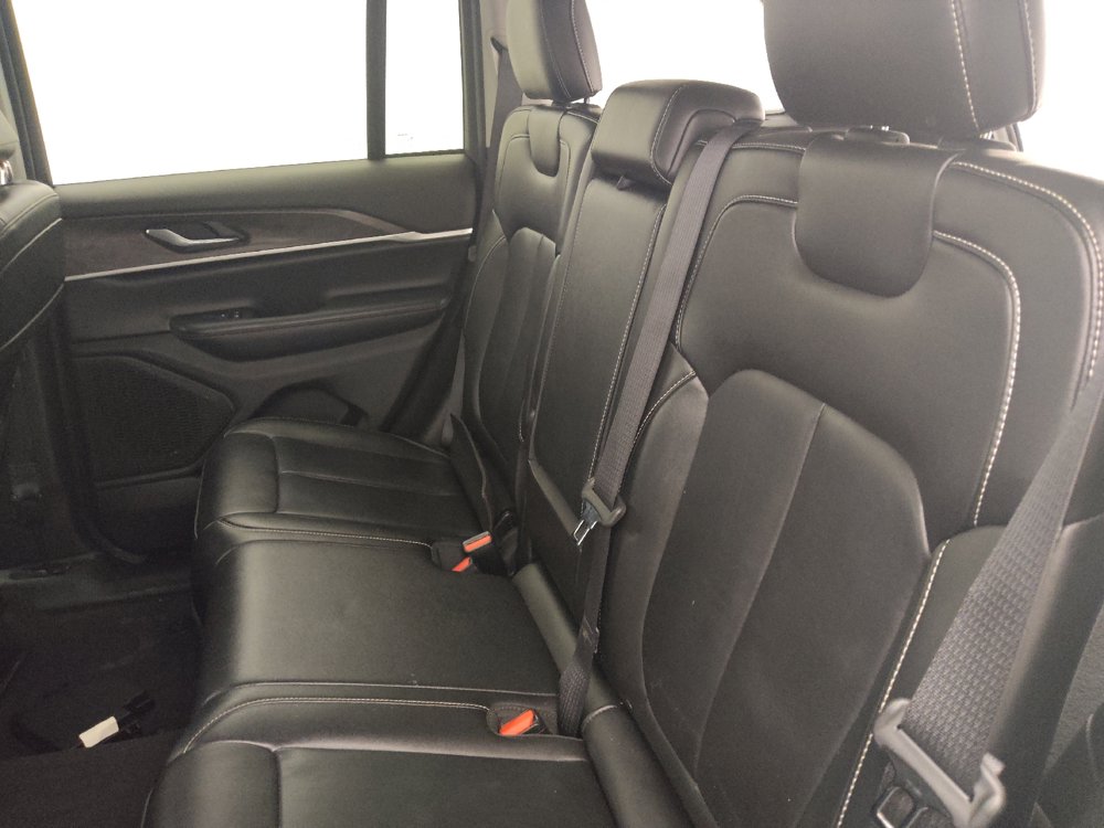 Used 2023 Jeep Grand Cherokee Limited w/ Black Appearance Package RWD image 18