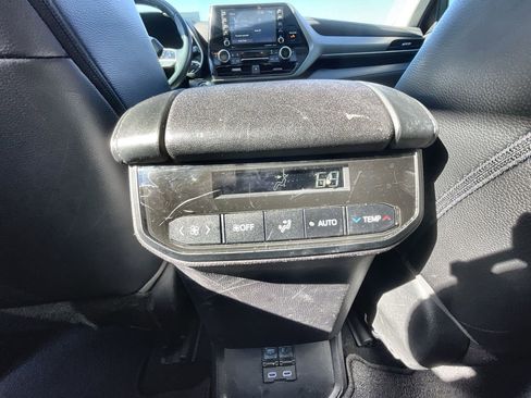 Used 2022 Toyota Highlander XLE image 22