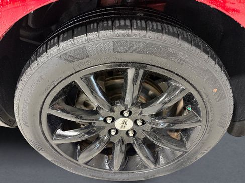 Used 2010 Lincoln MKT 2WD image 9