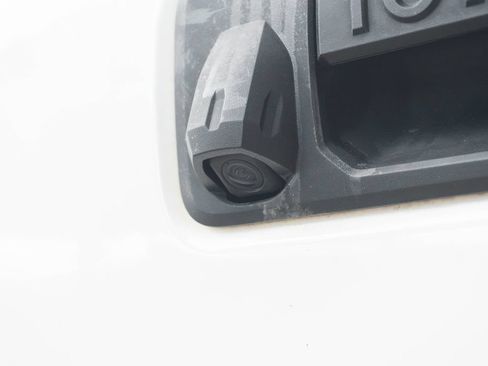 Used 2021 Toyota Tacoma SR5 RWD image 12