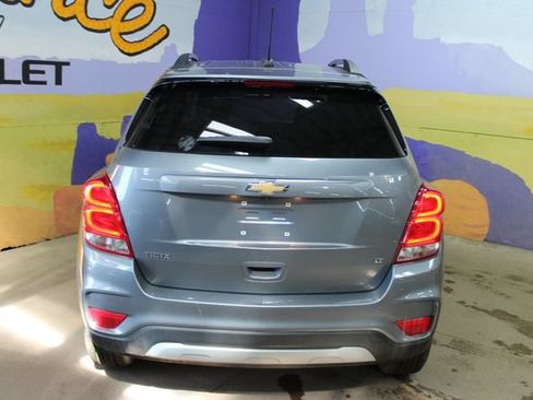 Used 2019 Chevrolet Trax LT w/ LT Convenience Package FWD image 3