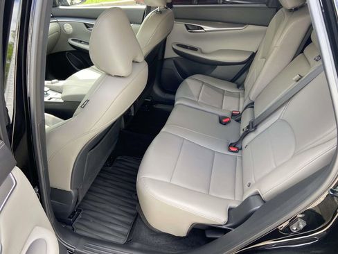 Used 2024 INFINITI QX50 Luxe w/ Accent Package FWD image 20
