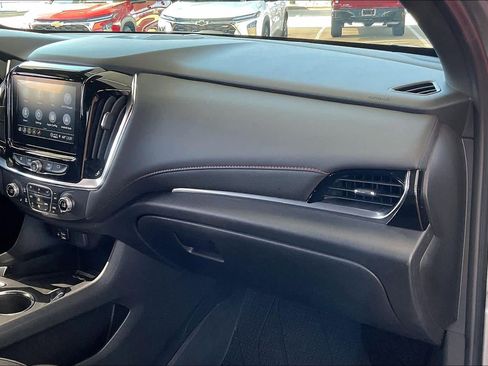 Used 2023 Chevrolet Traverse RS image 18