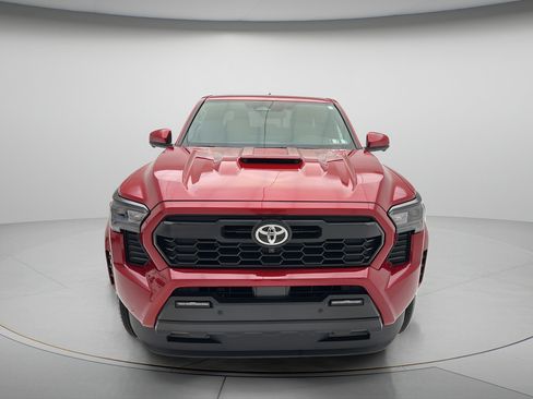 Used 2024 Toyota Tacoma TRD Sport w/ TRD Sport Premium Package AWD/4WD image 2