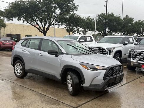 Used 2024 Toyota Corolla Cross L AWD/4WD image 3