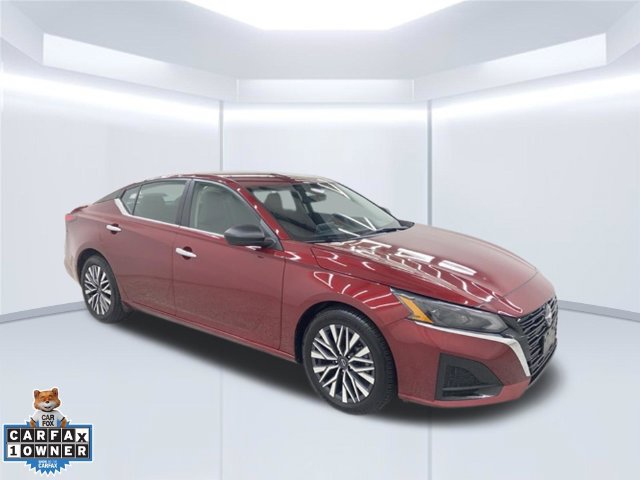 Used 2025 Nissan Altima 2.5 SV FWD image 2