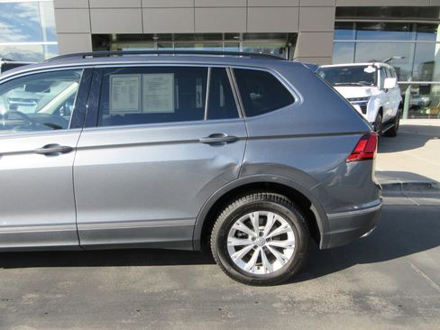 Used 2018 Volkswagen Tiguan SE w/ Panoramic Sunroof Package image 4