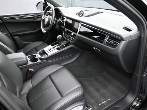 Used 2022 Porsche Macan image 31