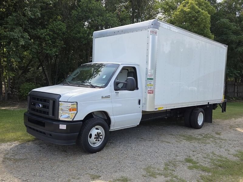 Used 2024 Ford E-350 and Econoline 350 Super Duty w/ Power Windows & Locks Group RWD image 4