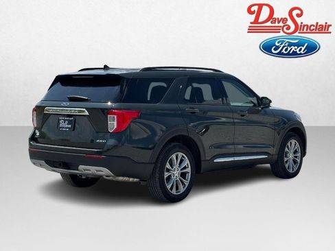 Used 2024 Ford Explorer XLT w/ Equipment Group 202A AWD/4WD image 7
