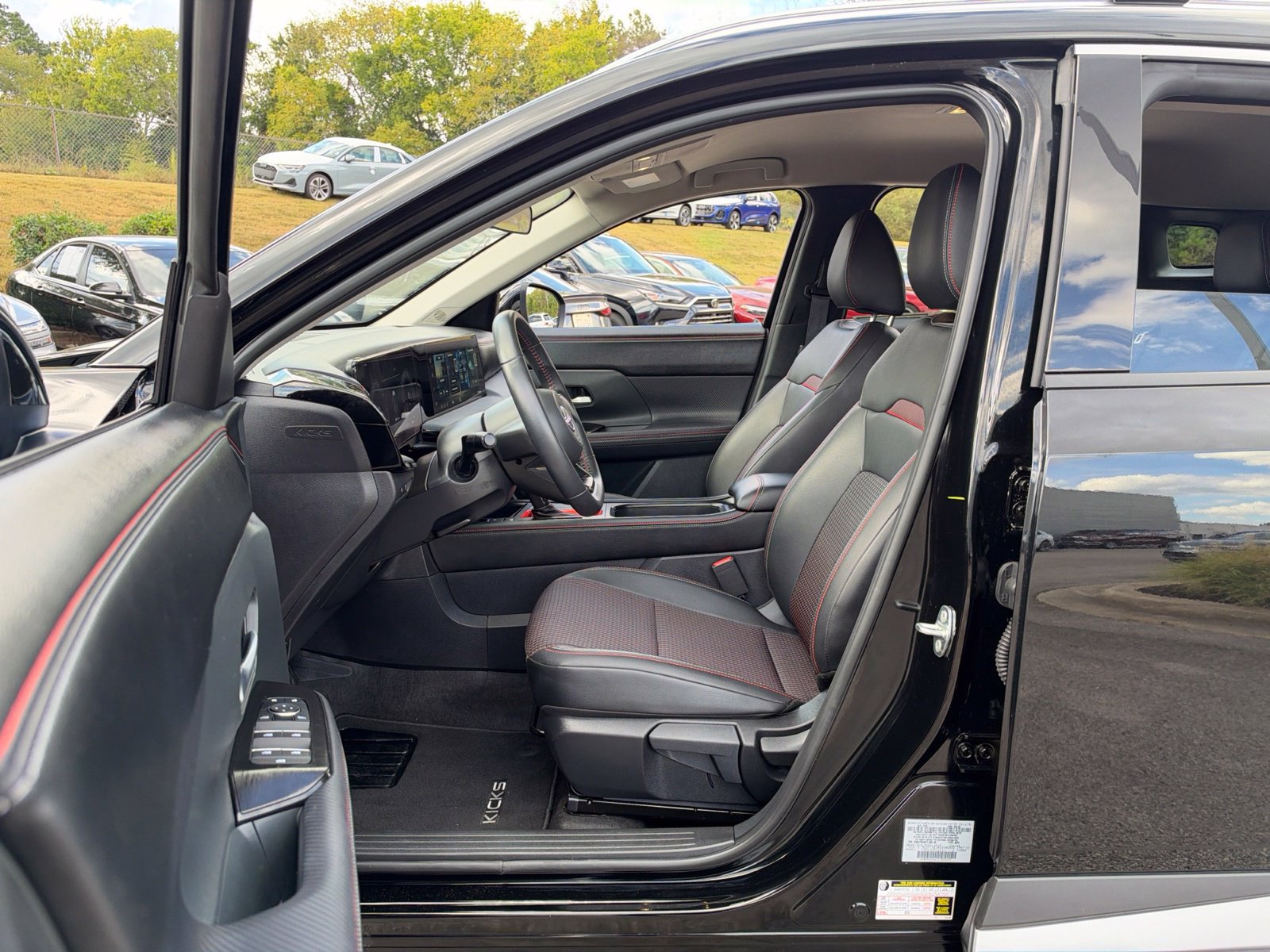 Used 2026 Nissan Kicks SR FWD image 25