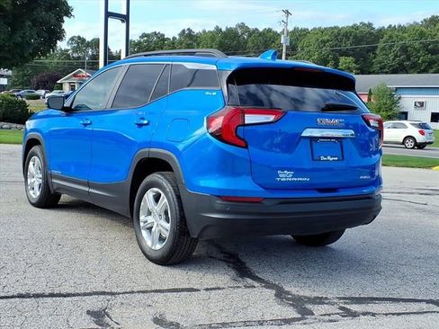 Used 2024 GMC Terrain SLE w/ Driver Convenience Package image 2