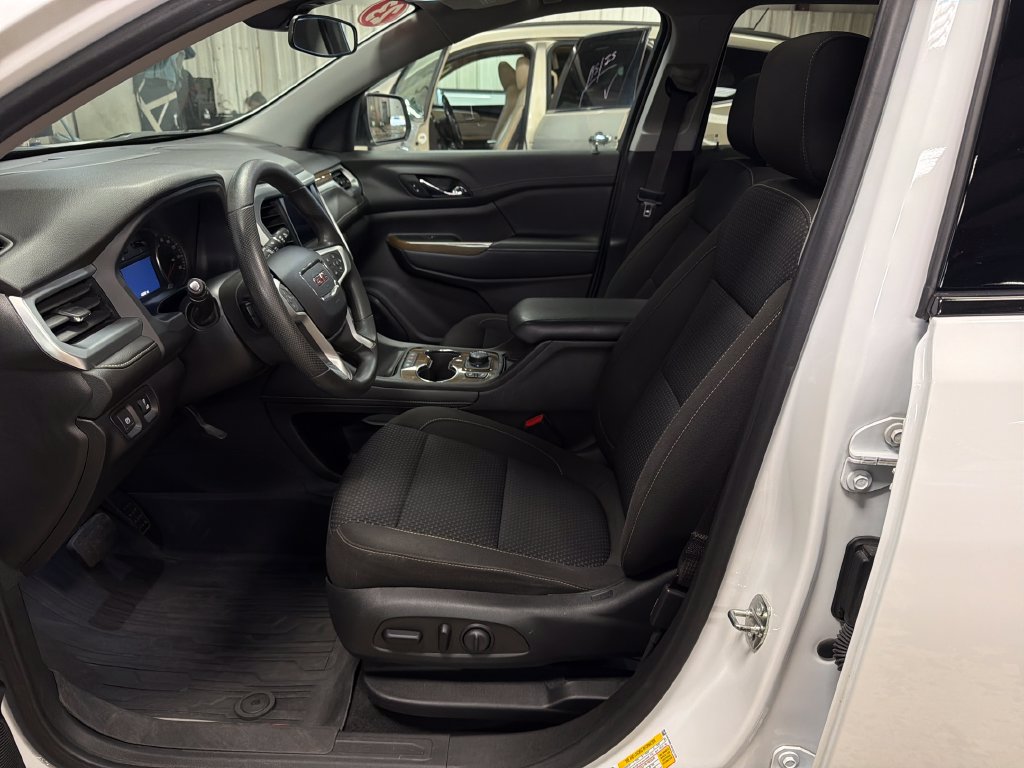 Used 2023 GMC Acadia SLE w/ Driver Convenience Package AWD/4WD image 16
