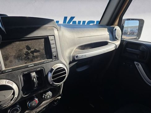 Used 2015 Jeep Wrangler Unlimited Sahara w/ Connectivity Group image 10