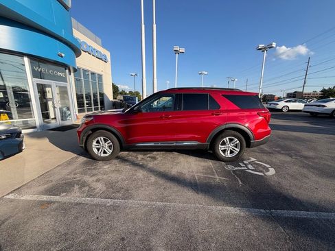 Used 2020 Ford Explorer XLT w/ Comfort Package AWD/4WD image 2