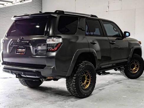 Used 2018 Toyota 4Runner TRD Off-Road Premium AWD/4WD image 9