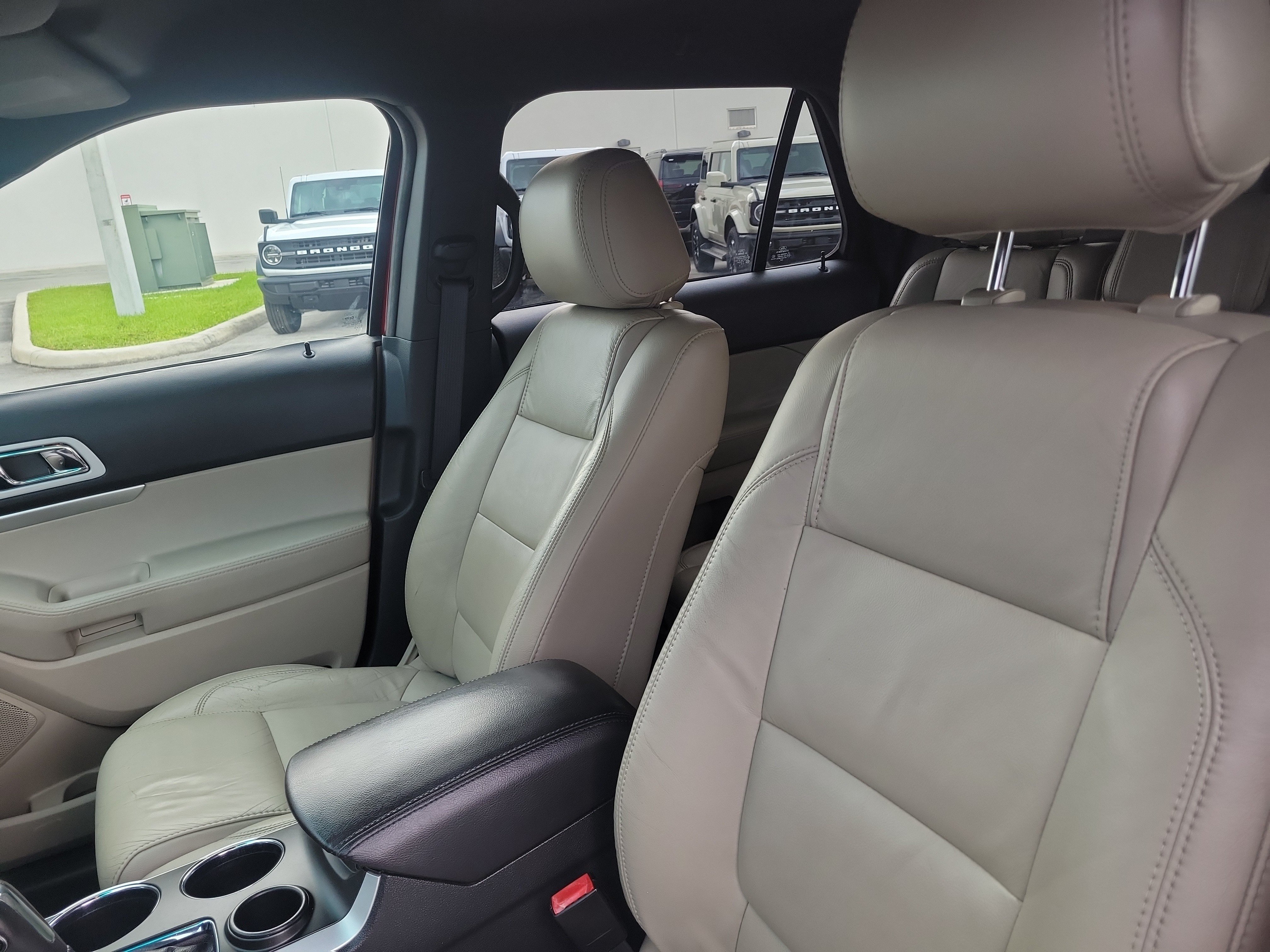 Used 2014 Ford Explorer XLT w/ Equipment Group 202A FWD image 22