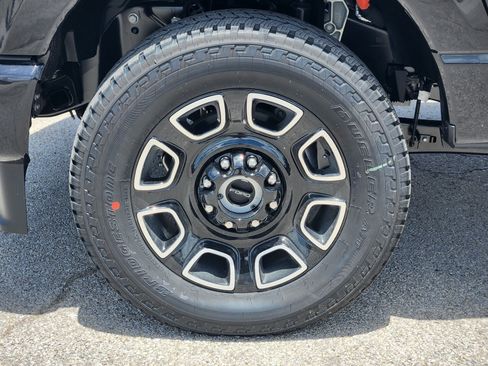 New 2026 Ford F250 Platinum w/ FX4 Off-Road Package AWD/4WD image 7