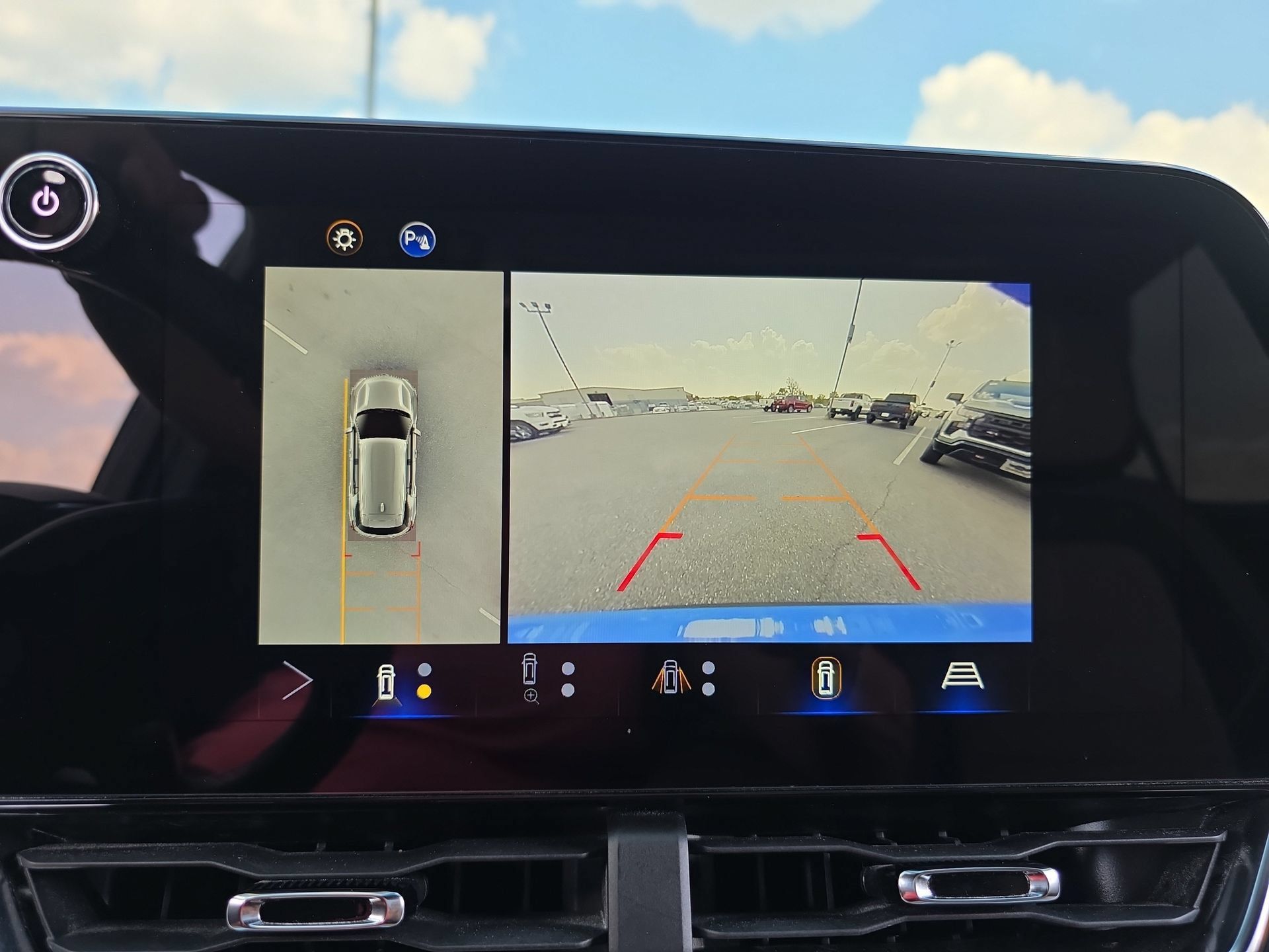 Used 2025 Chevrolet Equinox ACTIV w/ Safety and Technology Package AWD/4WD image 23