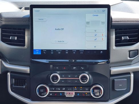 Used 2024 Ford Expedition Max XLT image 19