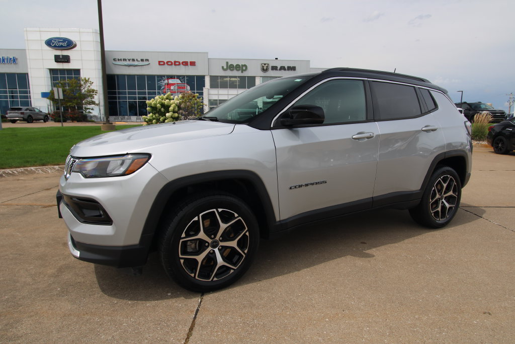 Used 2025 Jeep Compass Limited AWD/4WD image 18