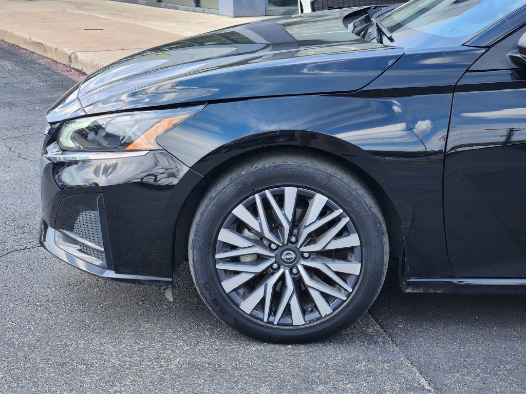 Used 2025 Nissan Altima 2.5 SV FWD image 9