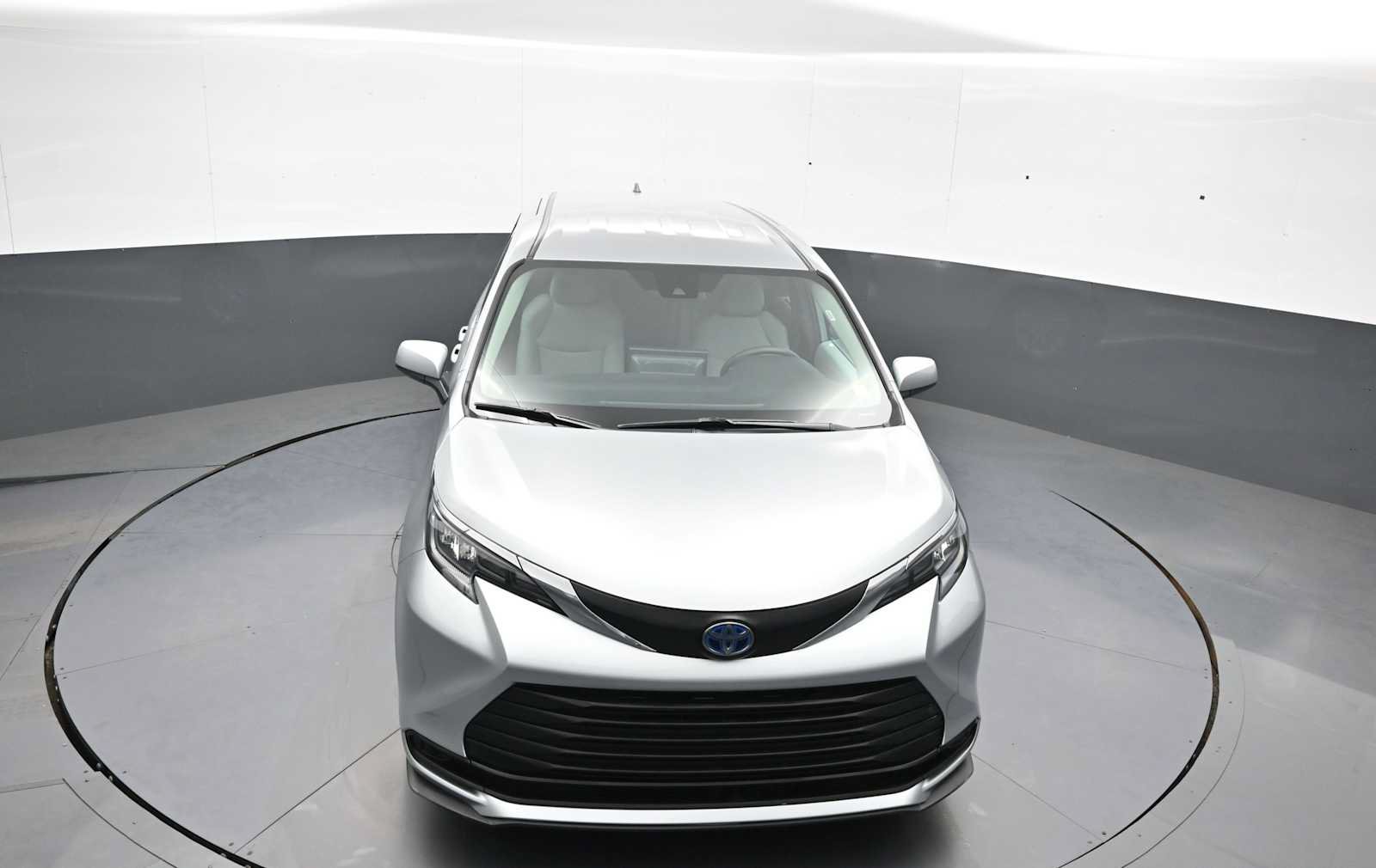 Used 2025 Toyota Sienna LE FWD image 35