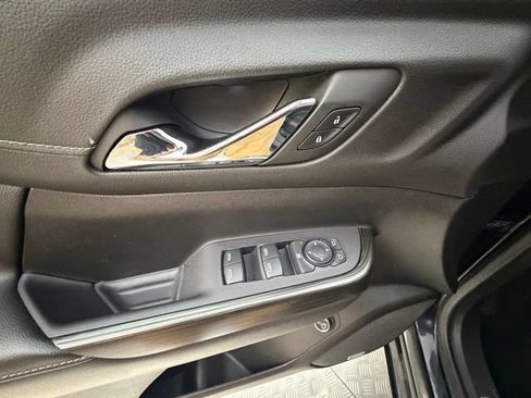 Used 2022 GMC Acadia SLT w/ Elevation Edition AWD/4WD image 30