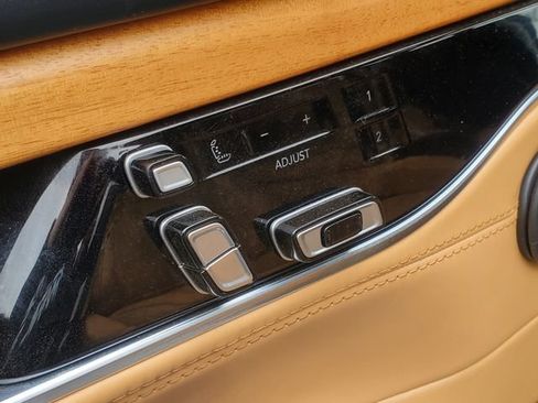 Used 2022 Jeep Grand Wagoneer Series III w/ Rear Seat Video Group 1 AWD/4WD image 11