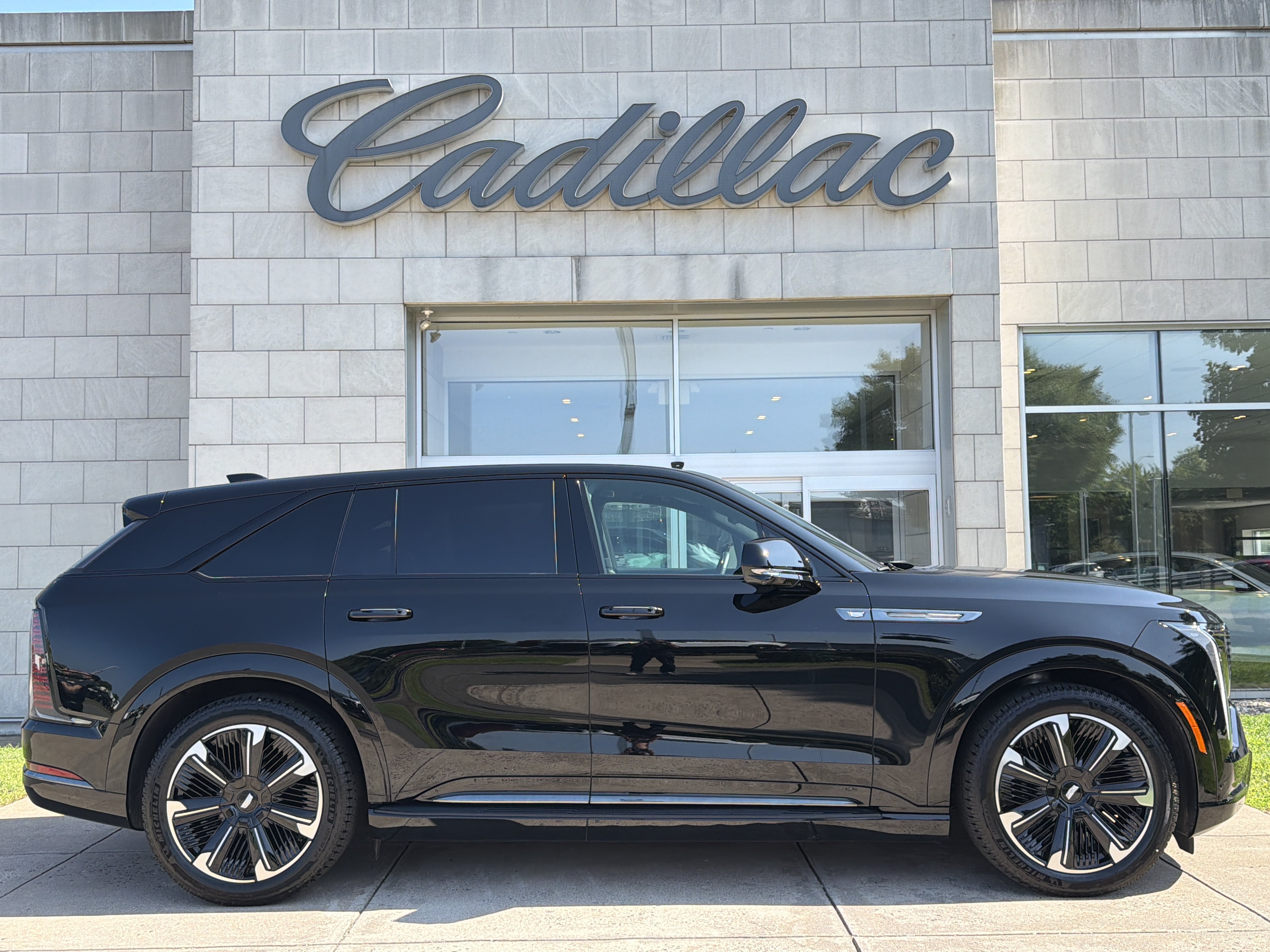 Used 2025 Cadillac Escalade IQ Sport 2 AWD/4WD image 3