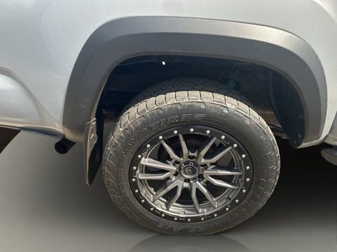 Used 2020 Toyota Tacoma TRD Off-Road AWD/4WD image 35