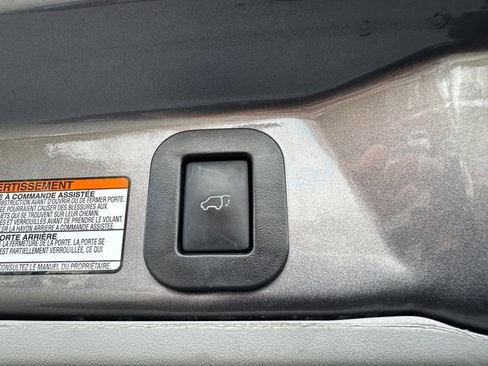 Used 2017 Toyota Sienna SE image 39