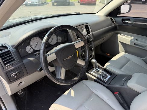 Used 2007 Chrysler 300 Touring w/ Comfort/Convenience Group RWD image 12