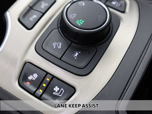 Used 2020 GMC Terrain Denali w/ Denali Premium Package AWD/4WD image 8