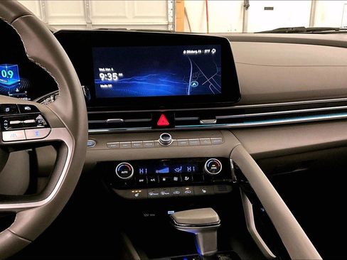 Used 2024 Hyundai Elantra SEL w/ Convenience Package image 6