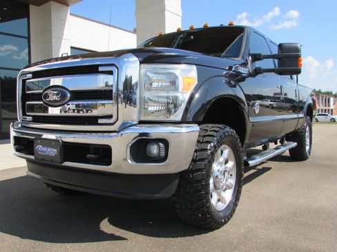 Used 2014 Ford F250 Lariat w/ Lariat Ultimate Package image 2