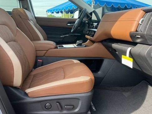 New 2026 Nissan Pathfinder Platinum w/ Lighting Package AWD/4WD image 18