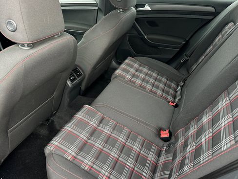 Used 2018 Volkswagen GTI SE image 12