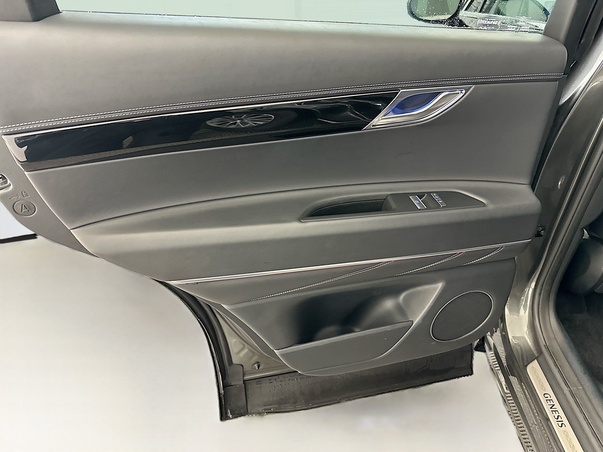 Used 2025 Genesis GV80 2.5T Standard AWD/4WD image 27