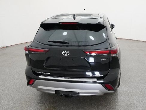 New 2026 Toyota Highlander Platinum AWD/4WD image 13