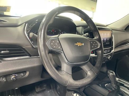 Used 2020 Chevrolet Traverse LT image 14