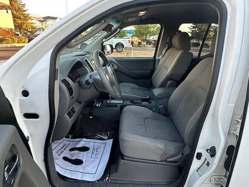 Used 2009 Nissan Frontier SE w/ SE Value Truck Pkg AWD/4WD image 13